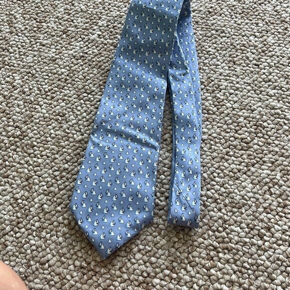 Vineyard Vines Custom Collection Necktie Blue Neck Tie Silk Penguin on an iceber - Picture 1 of 10